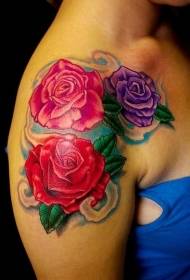 froulike skouderkleur Tricolor rose tattoo patroan