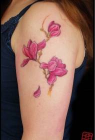 Женское плечо розовый цветок тату