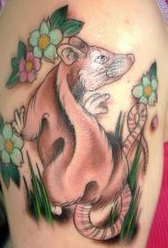 schouderkleur muis en bloem tattoo patroon