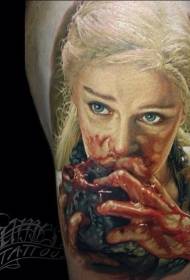 ramię styl realistyczny kolor horror kobieta jedzenie serca tatuaż