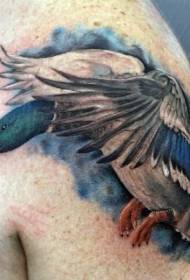 飞天鸭的彩色肩膀纹身图案
