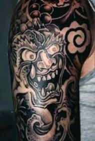 Stort svart tatoveringsmønster fra devillike