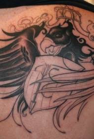 Назад чорна-белы шчыт і малюнак татуіроўкі на птушыных крылах