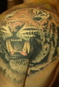 На рамену је оригинално обојен велики тигар узорак тетоваже