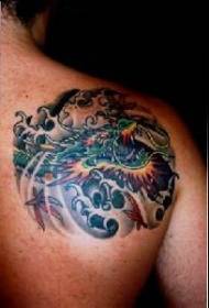 Мужская спина с азиатским рисунком в виде дракона