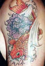 Braț flori colorate și model de tatuaj pește koi