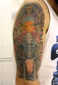 cor de ombreiro Patrón de tatuaxe de Cabaleiro de morte e cráneo