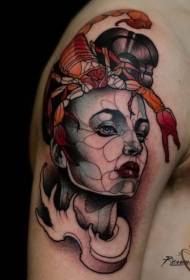 moderne tradisjonell fargekvinne med flette tatoveringsmønster