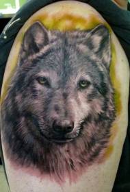 épaule réaliste détail réaliste motif de tatouage tête de loup