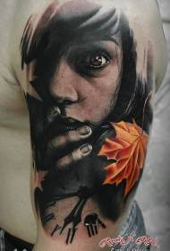 rameno realistické tajemná dívka tetování vzor