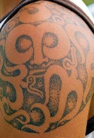 Schëller schwaarz a wäiss Stamm Totem Tattoo Muster