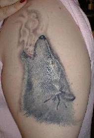 Рамо сребрена сива волк главата тетоважа слика