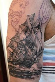 hombro navegando ceniza negra navegando en el patrón original del tatuaje de vela