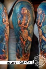 Kol illüstrasyon stili renk güzel deniz altındaki kız dövme deseni ile