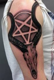 Lielās rokas melni pelēkā stila zvaigznes aitu galvas tetovējums tetovējums modelis
