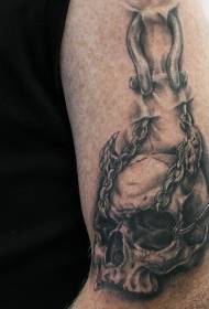 Misterioso patrón de tatuaxe de cráneo de cadea gris negra