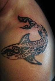 肩部黑色的波利尼西亚风格鲨鱼纹身图案