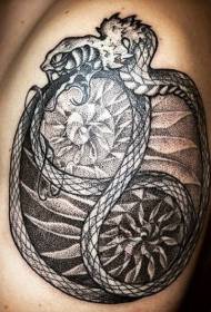 Όπλα θεαματικό μαύρο σημείο αγκάθι μυστηριώδες φίδι με διακοσμητικά floral τατουάζ μοτίβο