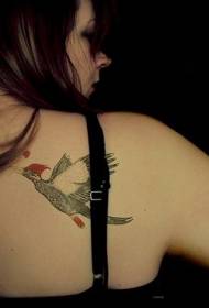Lány vissza repülő madár tetoválás minta