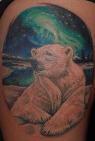 Värillinen jääkarhu pohjoisvalojen tatuointikuviolla