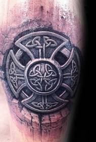 Didelės rankos keltų kryžiaus tatuiruotės modelis