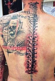 Muguras krāsas reālistiska stila mugurkaula kaula un klauna burta tetovējuma raksts