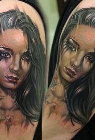 Grande bracciu di stile realista di ritrattu di donna ritratto di tatuaggi