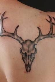 Простий візерунок татуювання черепа чорного оленя на плечі
