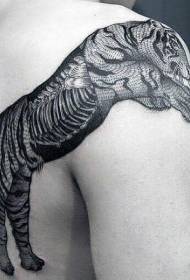 Spektakularna tetovaža crnog tigra i kosti na leđima