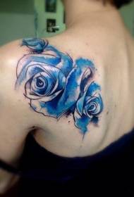 水彩画风格蓝玫瑰肩部纹身图案