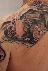 Stulbinantis kelias ir seno automobilio tatuiruotės modelis