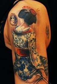 Geisha modèl tatoo Japonè ak yon glas bra reyèl
