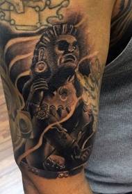 Узорак тетоваже статуе велике племенске статуе велике руке