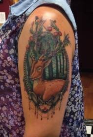 Naoružajte jelene prirodne boje jelena s uzorkom tetovaže bobica