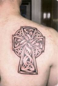 Patrón de tatuaje de cruz celta de hombro
