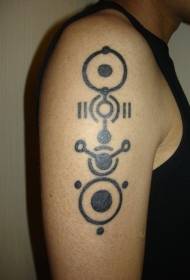 Veľký čierny okrúhly tetovací vzor