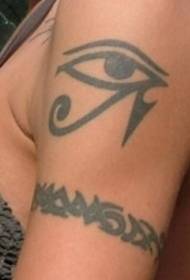 Patrón de tatuaje de brazo de ollos negros Horus