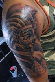Lielās rokas pārsteidzošā melnā faraona statuja ar piramīdas tetovējuma modeli