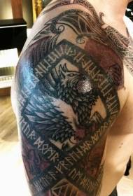 大臂丰富多彩的字符与鹰纹身图案