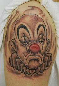 Tatuaje de pallaso con nariz vermello no ombreiro