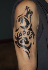 Tribal stil sort ulv skulder tatoveringsmønster