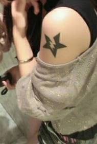 Lady shoulder black and white five-pointed star lightning tattoo pattern