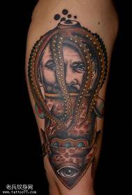 ຮູບແບບ tattoo ຫົວ Octopus ຢູ່ເທິງບ່າ