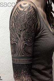 Schouder doornen oude boom tattoo patroon