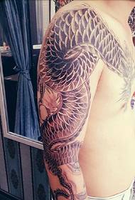 Класично доминирање над рамото зло змеј тетоважа шема