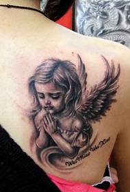 Patrón lindo tatuaje de angelito