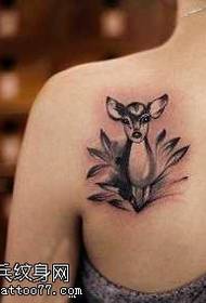 Shoulder ink deer tattoo pattern