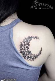 Patrón de tatuaxe de lúa de viña de flores de ombreiro