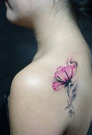 Ziedošs ziedu tetovējums tetovējums tetovējums seksīgi valdzinošs zem pleca