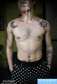 Плеће класични тотем мјесец са обрасцем за тетоважу сунца